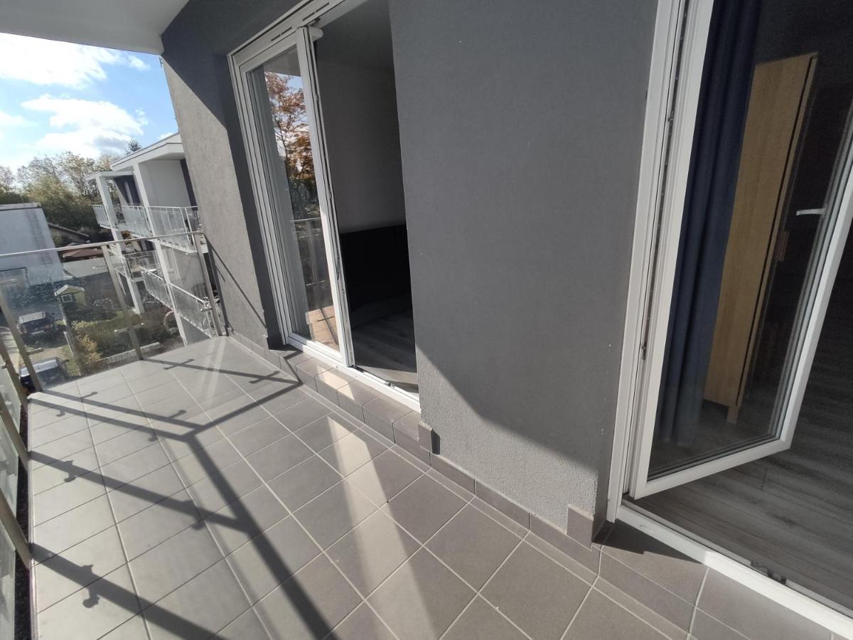 1110 Smialego 39 - Tanie Pokoje W Apartamencie - Samodzielne Zameldowanie - Self Check In Poznań Exterior foto