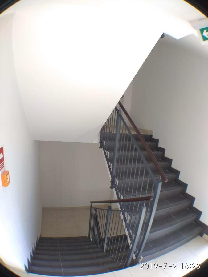 1110 Smialego 39 - Tanie Pokoje W Apartamencie - Samodzielne Zameldowanie - Self Check In Poznań Exterior foto