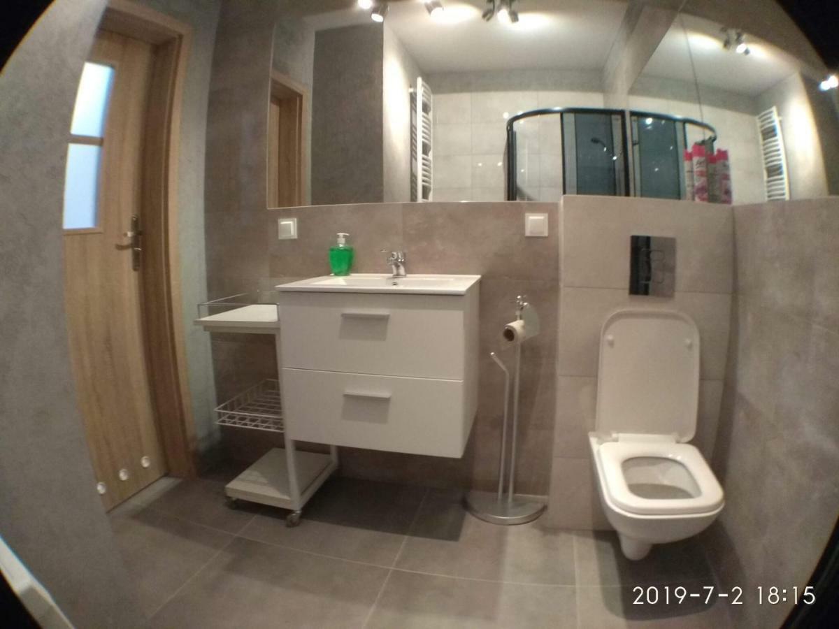 1110 Smialego 39 - Tanie Pokoje W Apartamencie - Samodzielne Zameldowanie - Self Check In Poznań Exterior foto