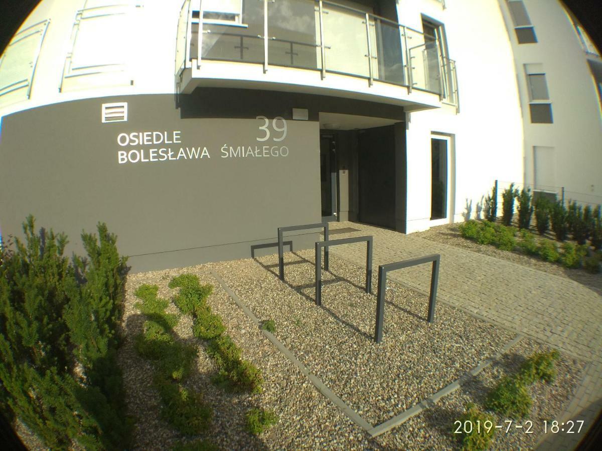 1110 Smialego 39 - Tanie Pokoje W Apartamencie - Samodzielne Zameldowanie - Self Check In Poznań Exterior foto