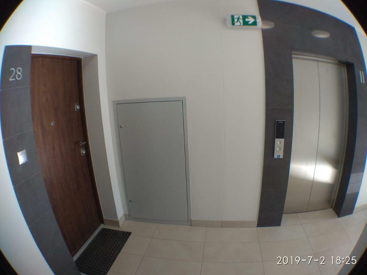 1110 Smialego 39 - Tanie Pokoje W Apartamencie - Samodzielne Zameldowanie - Self Check In Poznań Exterior foto